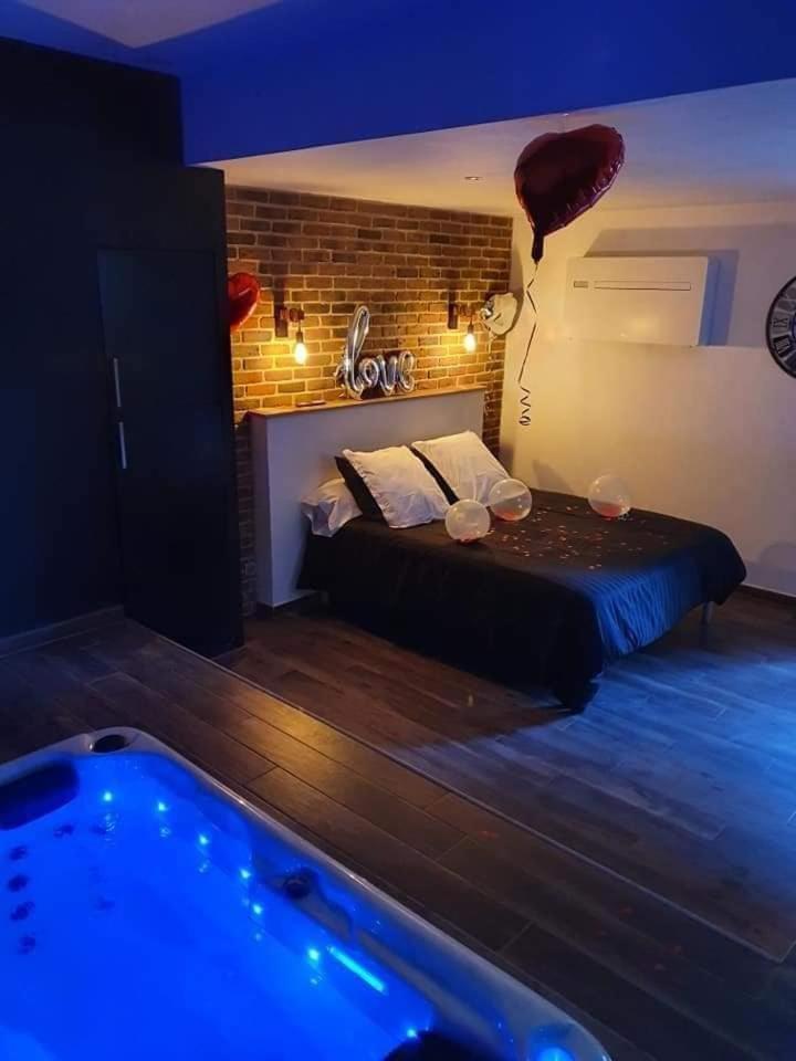 Chambre Romantique Avec Spa Privatif Ferriere-la-Grande Exterior foto